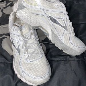 Brooks Ghost running sneakers